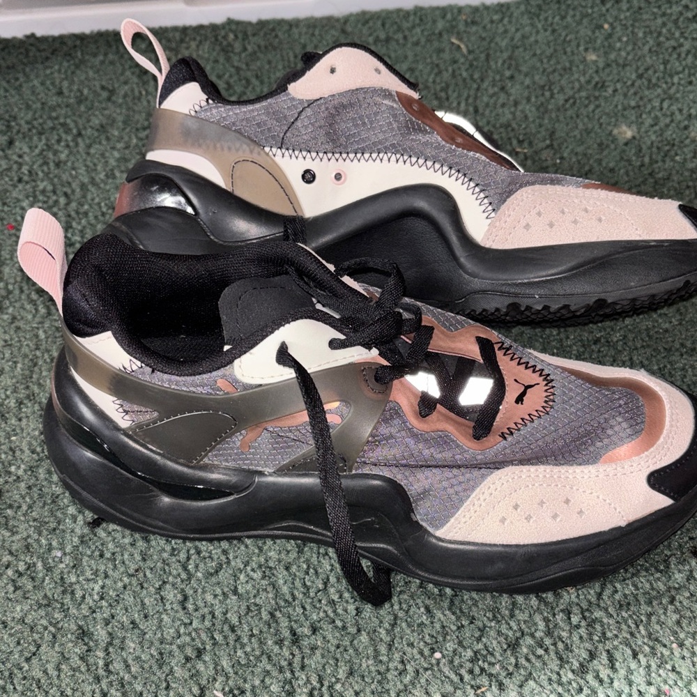 Stylish Women's Sneakers in Pink and Black
